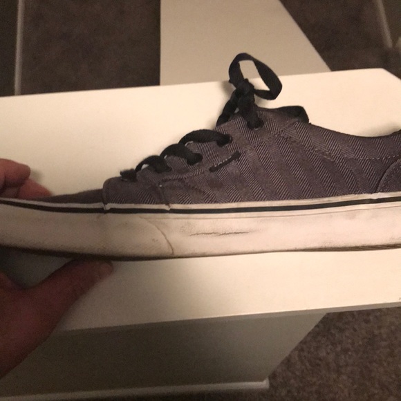 Vans - Picture 5 of 7